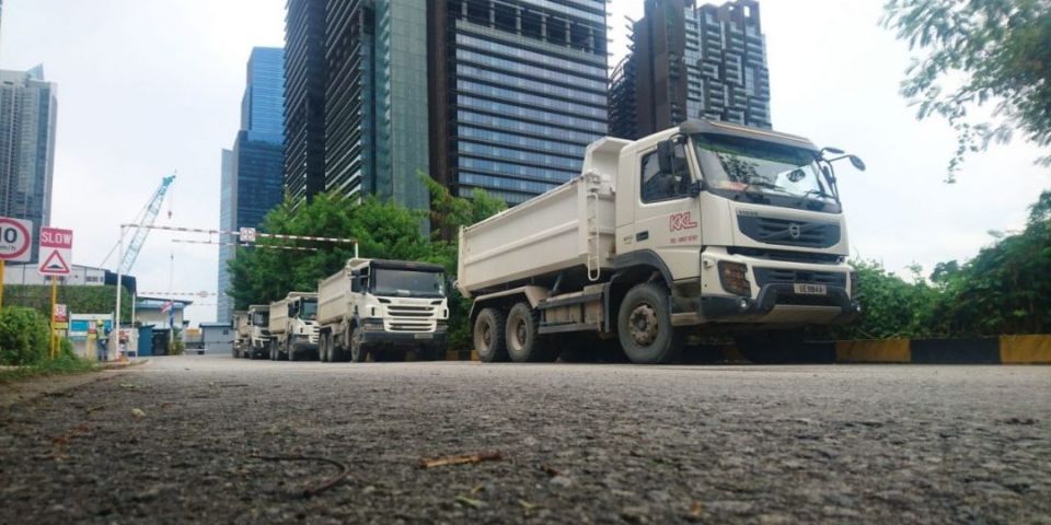 tipper-dump-trucks-rental-in-singapore-koh-kock-leong